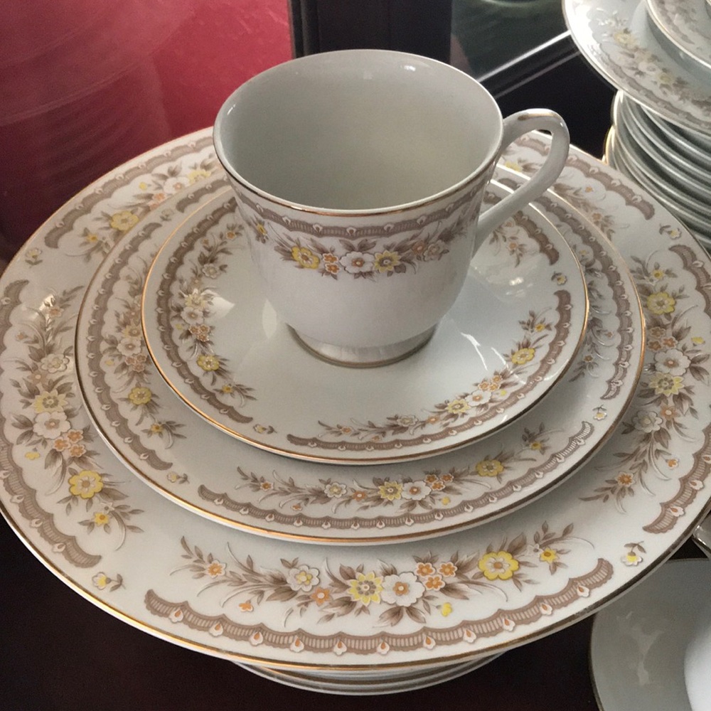 EKCO International Golden Autumn Fine China Japan 4-piece Place Setting